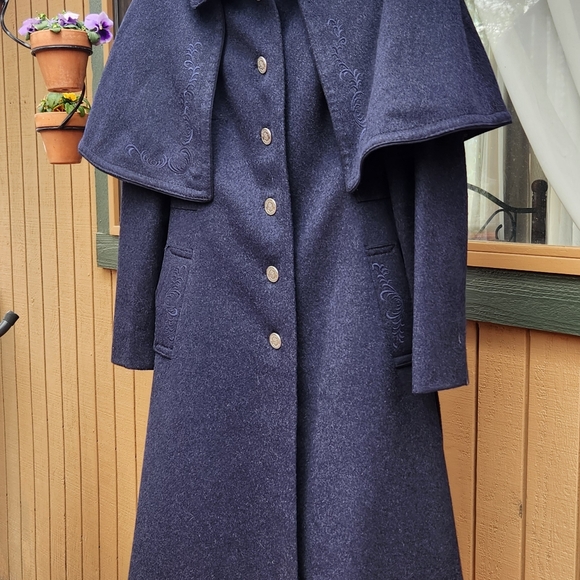 Wool Coat with removable cape - Picture 5 of 6
